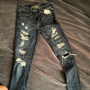 American Eagle 🦅 Mid Rise Ripped Jeans 👖